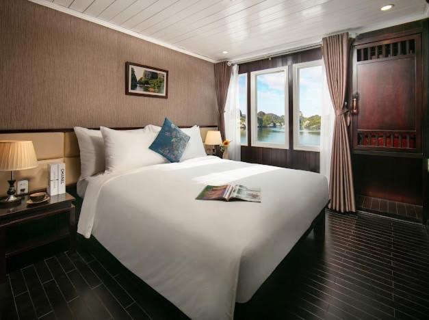 Отель Ha Long Aqua Legend Cruise Экстерьер фото